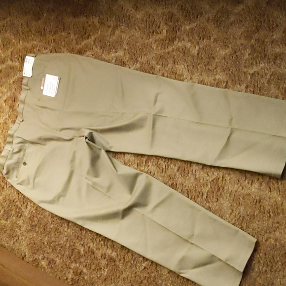 NWT Haggar Clothing No Iron Khaki Classic Fit Pants - Picture 3 of 4